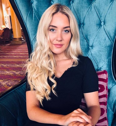 Beautiful customer wearing our extra thick clip-in hair extensions